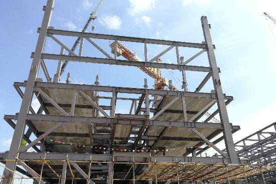 Edificis muntats ｜ Introducció de les noves tecnologies avançades i aplicables a les noves tecnologies que es combinen el sistema estructural de trànsit
