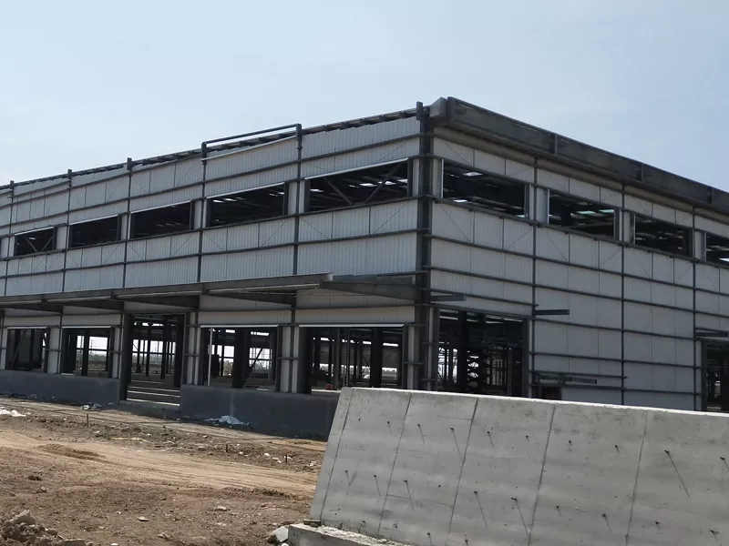 Magatzem de estructura d’acer durador